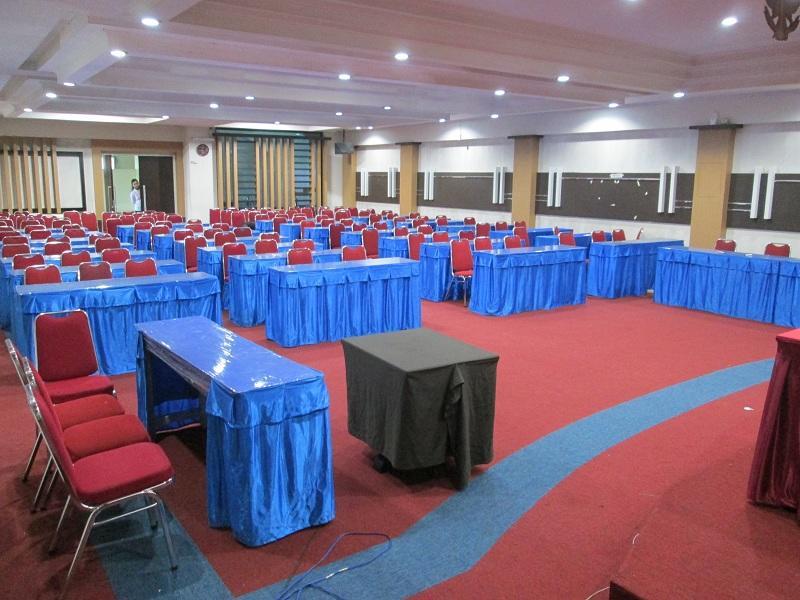 Merpati Hotel Pontianak Exterior photo